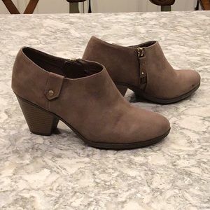 Dr. Scholl’s suede booties